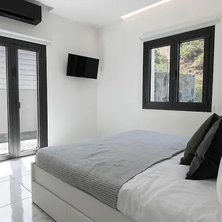 Luxury W Pool Holiday home Kakopetria