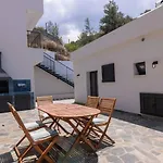Luxury W Pool Kakopetria