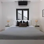 בית נופש Luxury W Pool קאקופטריה