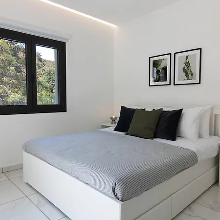 Luxury W Pool Kakopetriá