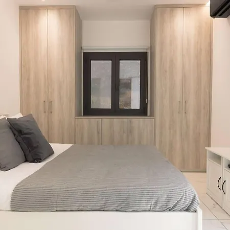 Luxury W Pool Kakopetriá