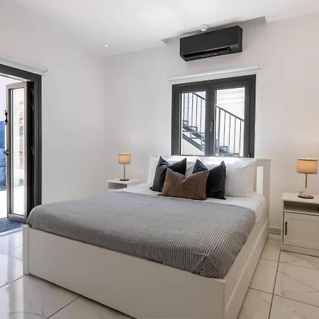 Luxury W Pool Nyaraló *