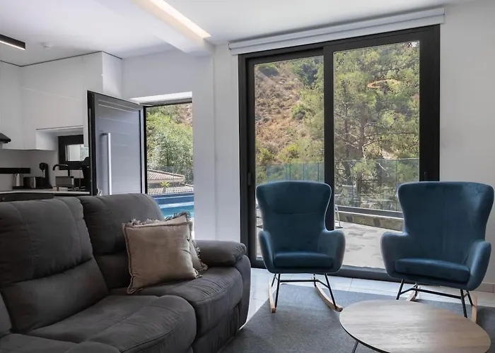 Luxury W Pool Kakopetria