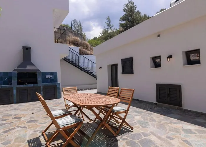 Luxury W Pool Какопетрия